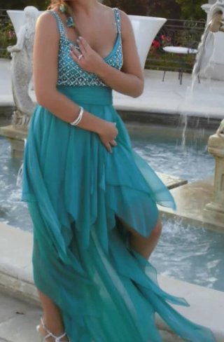 Abito elegante con perline e strass