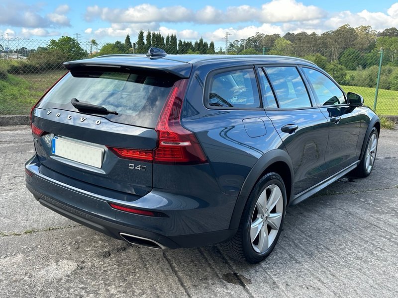 Volvo V60 CrossCountry D4 AWD - foto 1
