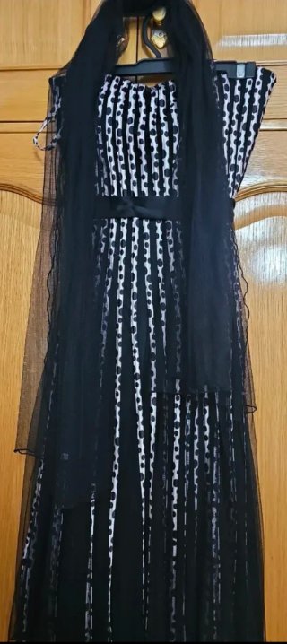Vestido de fiesta blanco y negro