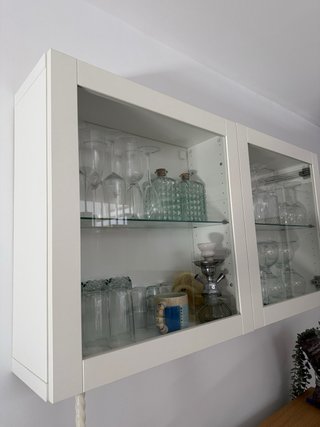 Aparador con vitrina IKEA BESTA