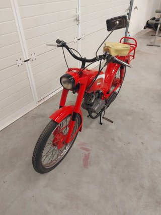 Ducati Piuma 49cc Moped Roja