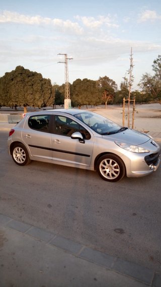 Peugeot 207 2009