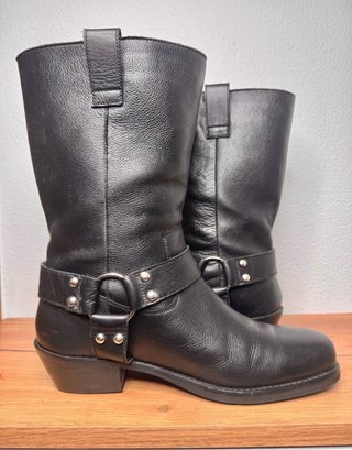 Botas biker de cuero Cyrus negras. Talla 42. Asos