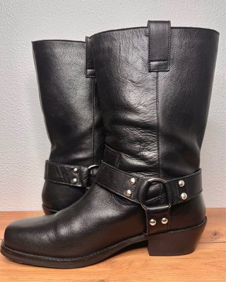 Botas biker de cuero Cyrus negras. Talla 42. Asos