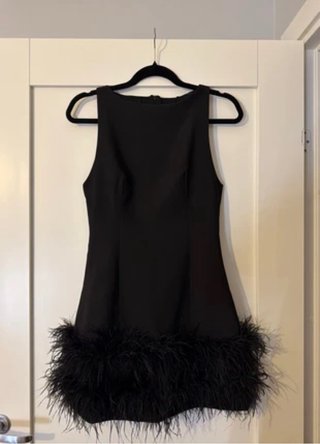 Vestido Zara Negro con Plumas