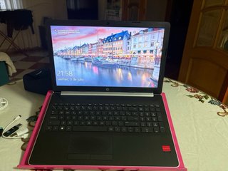 Portátil HP Plata con Funda Rosa