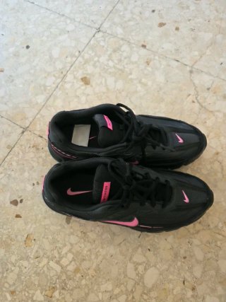 Zapatillas Nike Negras y Rosas