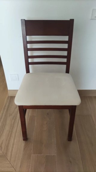 6 Sillas de Madera Tapizadas Beige.