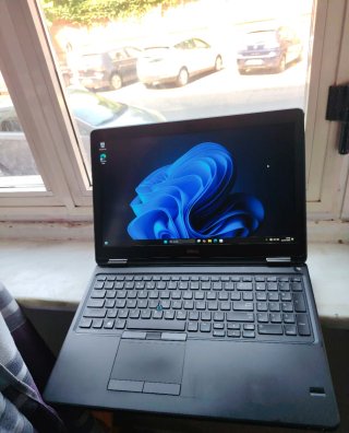 Dell Inspiron E5550 i7 8/500GB win 11