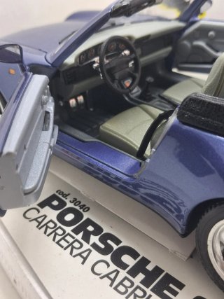 Porsche 911 Carrera Cabriolet 1994 Bburago 1:18