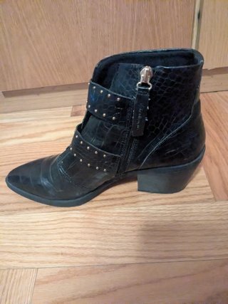 Botines negros hebilla
