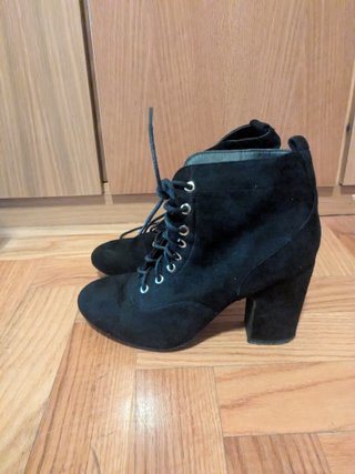 Botines negros hebilla