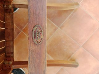 Conjunto Mesa y Sillas de Teka maciza.
