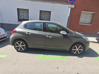 Peugeot 208 2015
