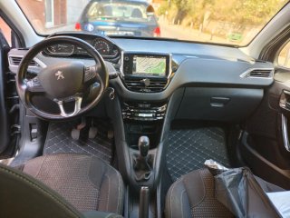 Peugeot 208 2015
