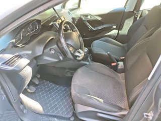 Peugeot 208 2015