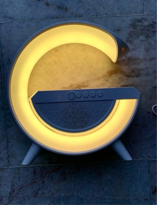Altavoz con cargador y luces LED
