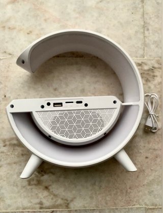 Altavoz con cargador y luces LED