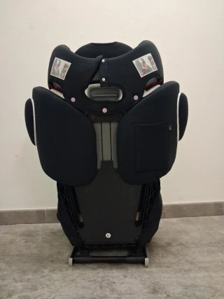 Silla de coche Cybex negra con anclajes ISOFIX