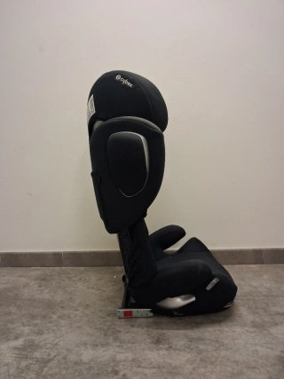 Silla de coche Cybex negra con anclajes ISOFIX