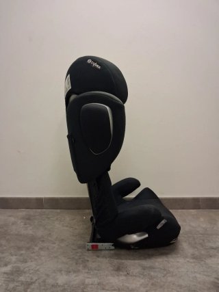 Silla de coche Cybex negra con anclajes ISOFIX