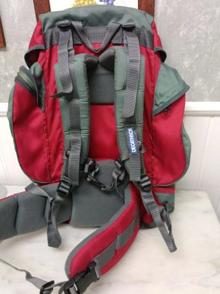 Mochila Decathlon Cherokee 55L Verde/Roja