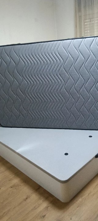 Letto con contenitore e materasso in buone condizioni