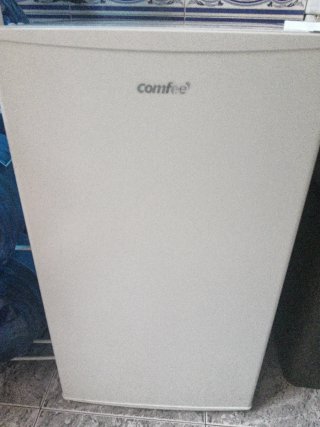 Congelador pequeño casi nuevo