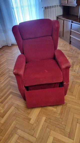 Sillón relax de tela rojo