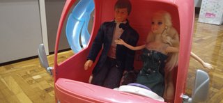 Caravana Barbie con muñecos