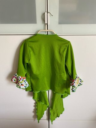 Chaqueta verde corta con volantes