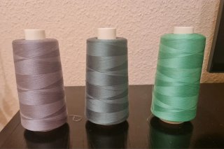3 Bobinas de Hilo (Gris, Azul, Verde)