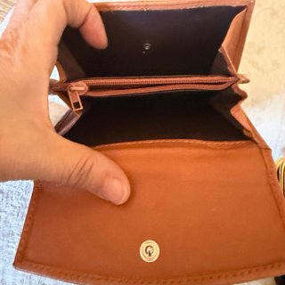Cartera de piel y monedero marrón