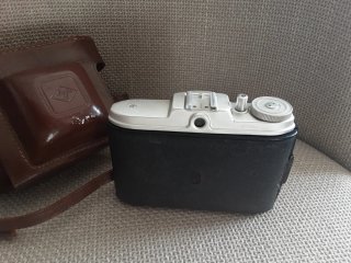 Cámara Agfa ISOLA I con funda de cuero