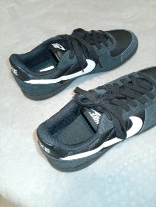 Zapatillas Nike Negras y Blancas