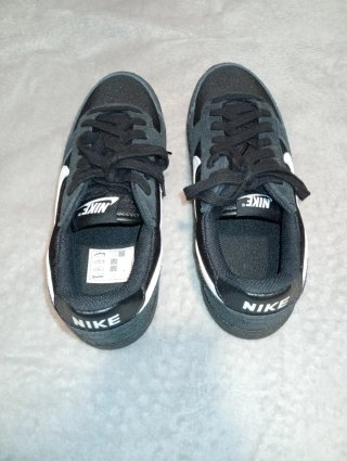 Zapatillas Nike Negras y Blancas