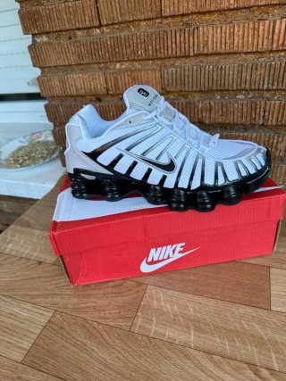 Zapatillas Nike Shox Blancas y Negras