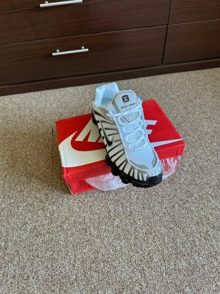 Zapatillas Nike Shox Blancas y Negras