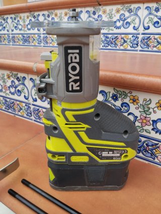Fresadora y Pistola de Pegamento Caliente Ryobi
