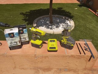 Fresadora y Pistola de Pegamento Caliente Ryobi
