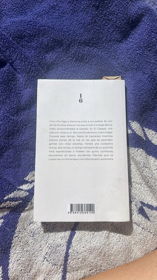 Libro Piscinas que no cubren - María Agúndez