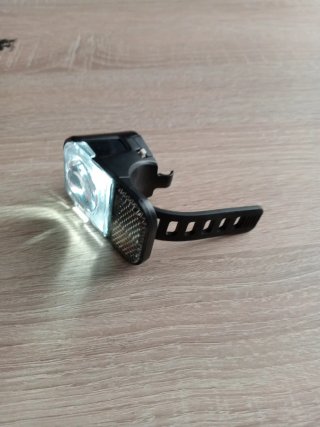 Luz delantera bicicleta negra