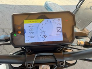 KTM Duke 125 Naked Blanca y Naranja