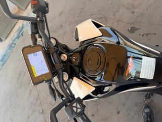 KTM Duke 125 Naked Blanca y Naranja