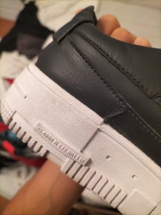 Nike Air Force 1 Pixel negras