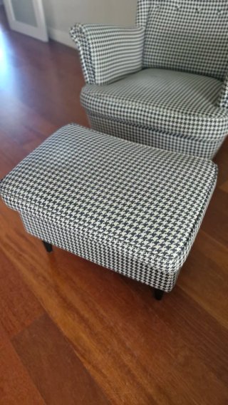 Sillón Ikea Strandmon con reposapiés