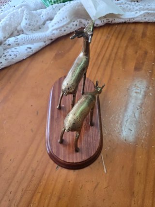 Figuras de ciervos en bronce parejas