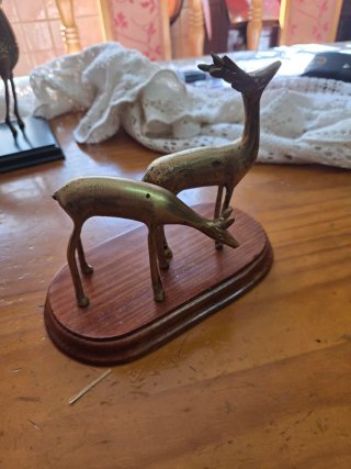Figuras de ciervos en bronce parejas