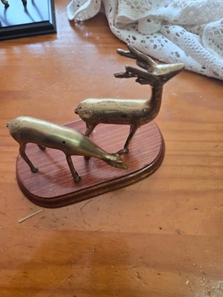 Figuras de ciervos en bronce parejas