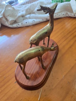 Figuras de ciervos en bronce parejas